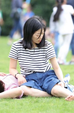 No1545 迷离少妇露出一双带原味的曲致劲足