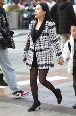 街拍黑丝高跟shaofu