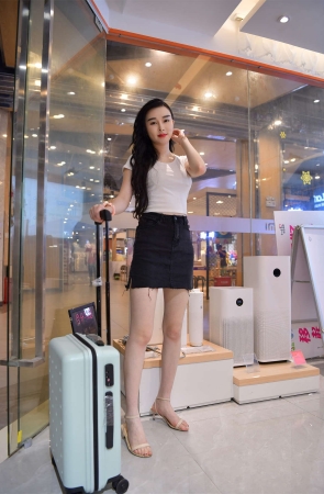 小海街拍作品 喜欢小米产品的小姐姐很漂亮嘛