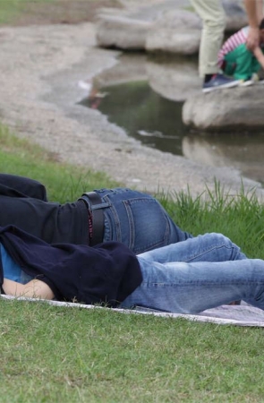 No888 拥有如此美足，想必主人公非常自信