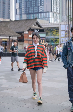 甜美青春牛仔短裤