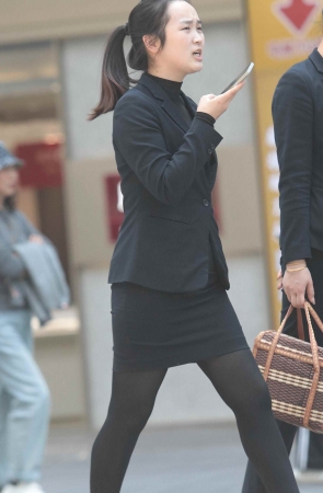 黑丝高跟街拍OL