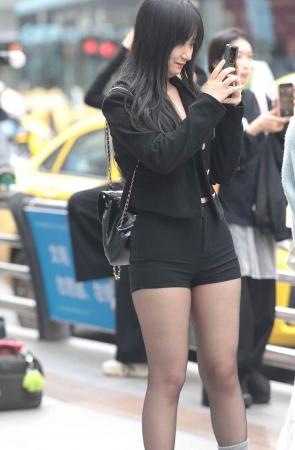 街拍黑丝妹子