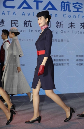 优雅高贵气质的东航空姐棕色丝质感很赞 10P