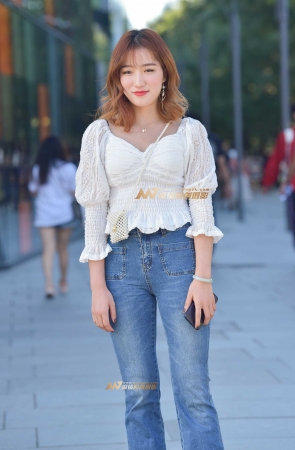 甜美仔裤小姐姐