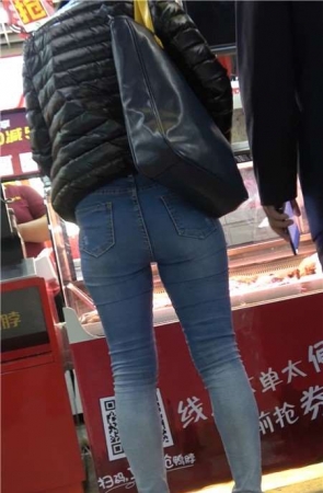 4K-逛商场偶遇紧身蓝牛极品美臀 [940 MB]