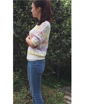 公交站偶遇紧身蓝色牛仔裤的小清新美女 [664 MB]