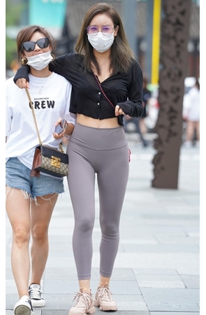 瑜伽紧身裤小姐姐(38P)[386M/JPG]