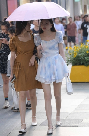 23715-13=65√阳光下的肉丝女生 13P