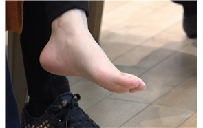 4K – 阳春白雪嫩白玉足女子 [4.09 GB/MP4]