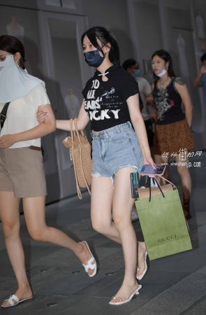 22813-8+115/白皙肉腿热裤少妇 24P