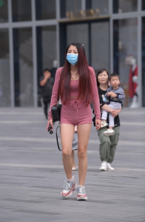 紧身的热裤套装~