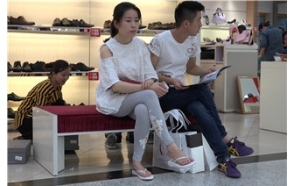 4K – 白色拖鞋 [979 MB/MP4]