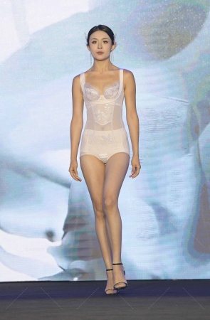 2475-10=58√四川内衣-紧身塑身内衣-10号 8P