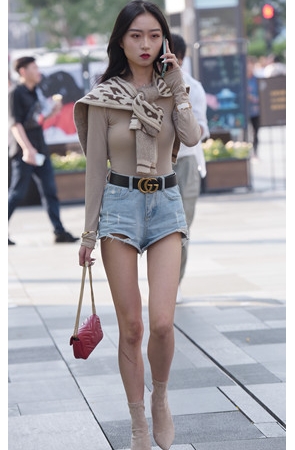 长腿热裤小姐姐(92P)[1.73G/JPG]