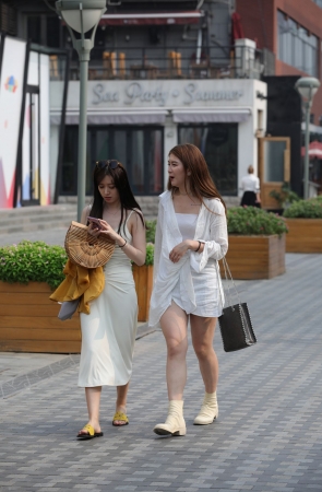 小清新，甜美小吊带美女