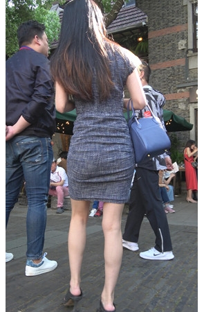 连体包臀裙小姐姐