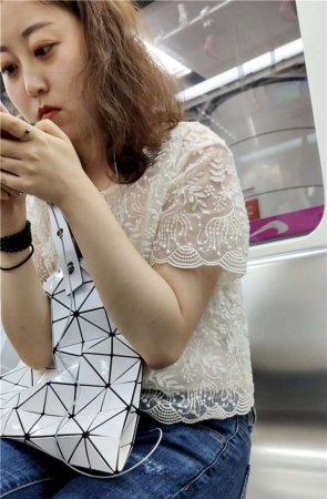 卷发美女 [645 MB/MP4]