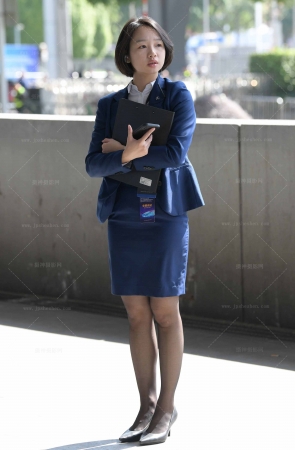 231119-36=98√短发，黑丝，销售员 11P