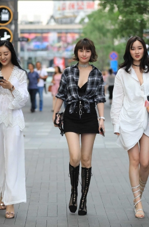 街上的小姐姐都很漂亮 已经美到你的心里