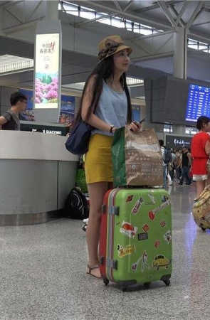 4K – 街拍短裙女子 [1.05 GB/MP4]