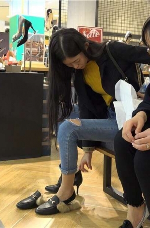 4K – 叫上缠着绷带依然选择高跟鞋的美女 [1.99 GB/MP4]