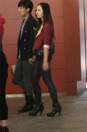 气质紧身裤美女