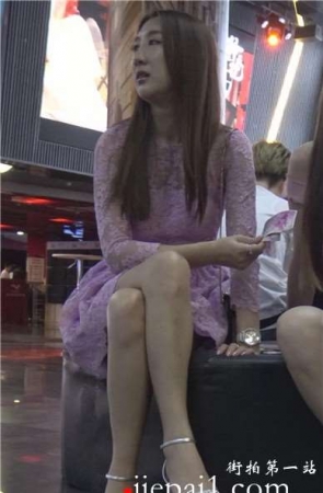 4k-美丽粉裙姐妹花准备去看电影！[2.33 GB]