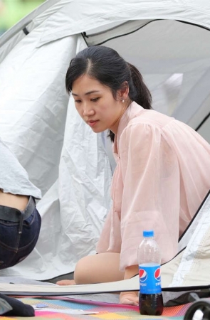 No1602 甜美温柔的女人，不想被人看到脱鞋后的精美长丝足