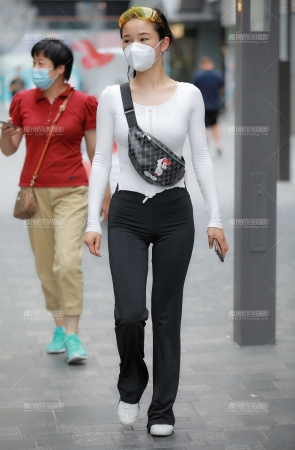 黑色紧身瑜伽裤