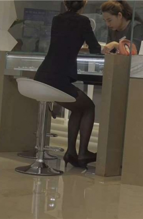 4K – 极品黑丝美腿制服高跟鞋销售美女不得了 [1.25 GB/MP4]