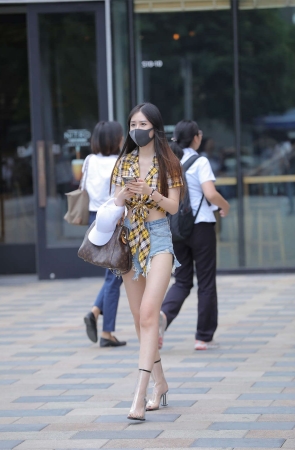 摄神街拍作品 – 好凉快de热裤