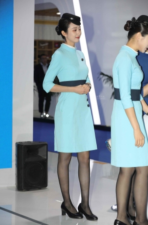 【街拍心灵】都说厦航街拍空姐颜值高瓜子脸身材高挑养眼啊