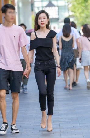 骨感仔裤气质美女