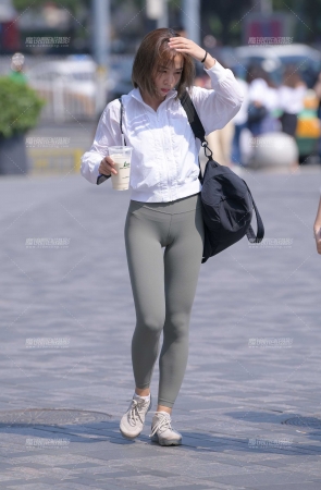 绿色性感瑜伽裤美女