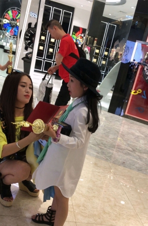 性感坡高跟牛仔热裤辣妈