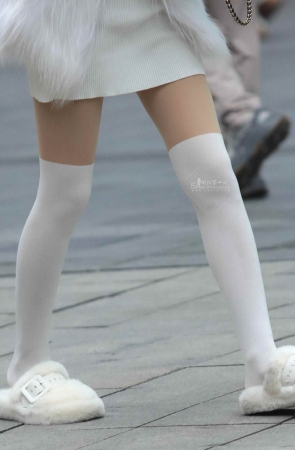 白丝街拍少妇-13P