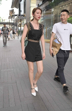 白色高跟鞋女友