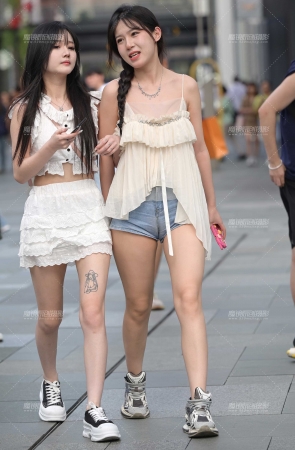 牛仔热裤 青春气息