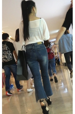 两组紧身牛仔裤妹子[892M/MP4]