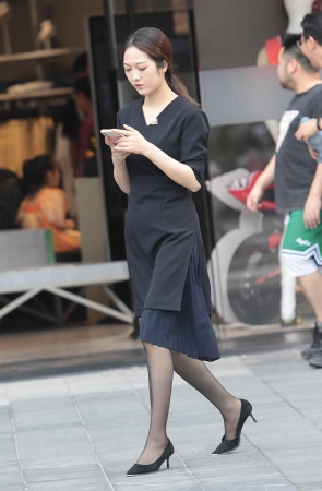 诱惑街拍黑丝高跟