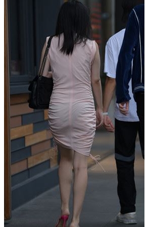 漂亮的粉裙小姐姐(49P)