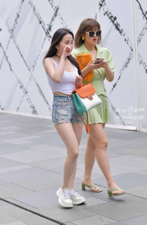 20613-2+131 /热裤大白腿女孩 6P