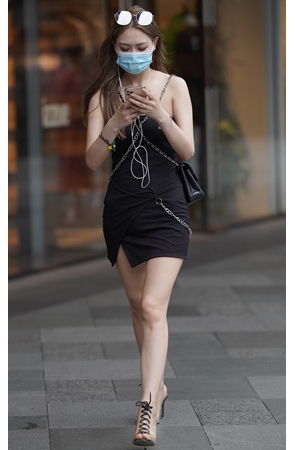 连体黑裙美女(52P)[595M/JPG]