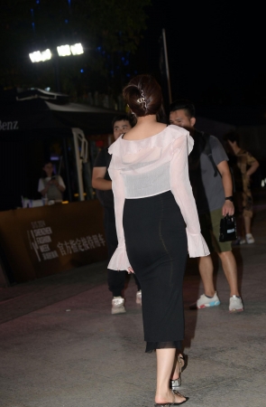 身材线条真好的少妇头