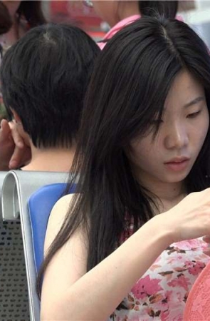 4K – 看清娇嫩又不失妖媚的妹子的每一寸玉足肌肤 [4.28 GB/MP4]