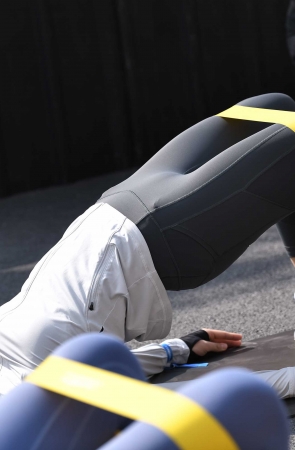 曼妙的体式精致的身材