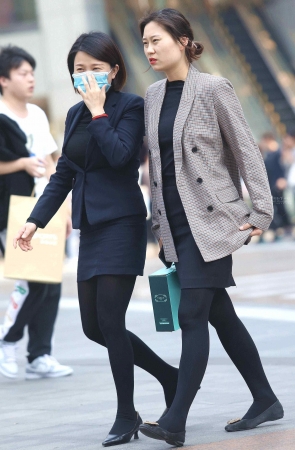 街拍黑丝职业装shaofu