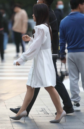 诱惑街拍肉丝高跟shaofu