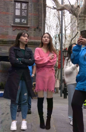 长靴美腿粉色毛衣美女